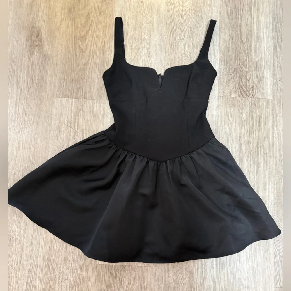 elliatt hester black A-line satin flare mini dress size small NEW - Picture 6 of 10